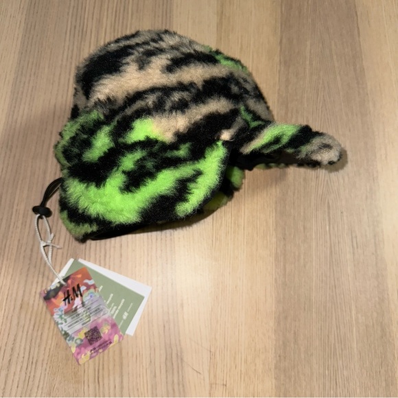 H&M innovation co-exist collection fleece hat - Picture 4 of 8